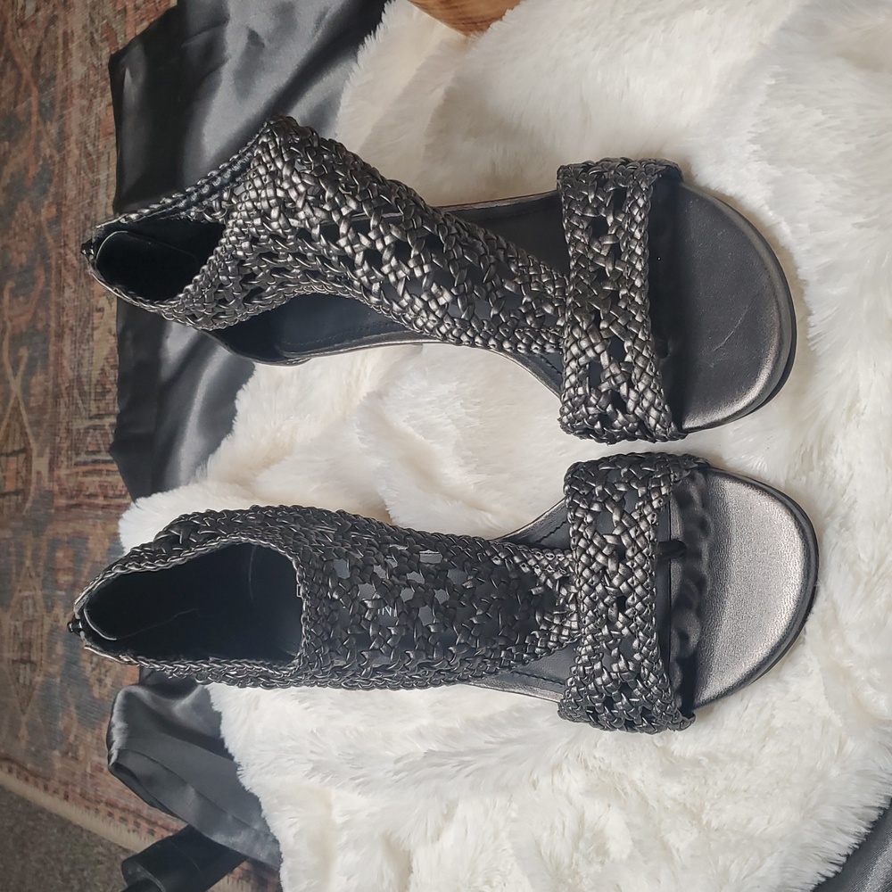 Donald J. Pliner Leather Woven Heels in Gunmetal size 6.5 M